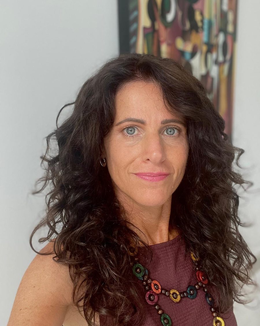 Ritratto di Serena Poli, docente di soft skills e orientatrice al lavoro